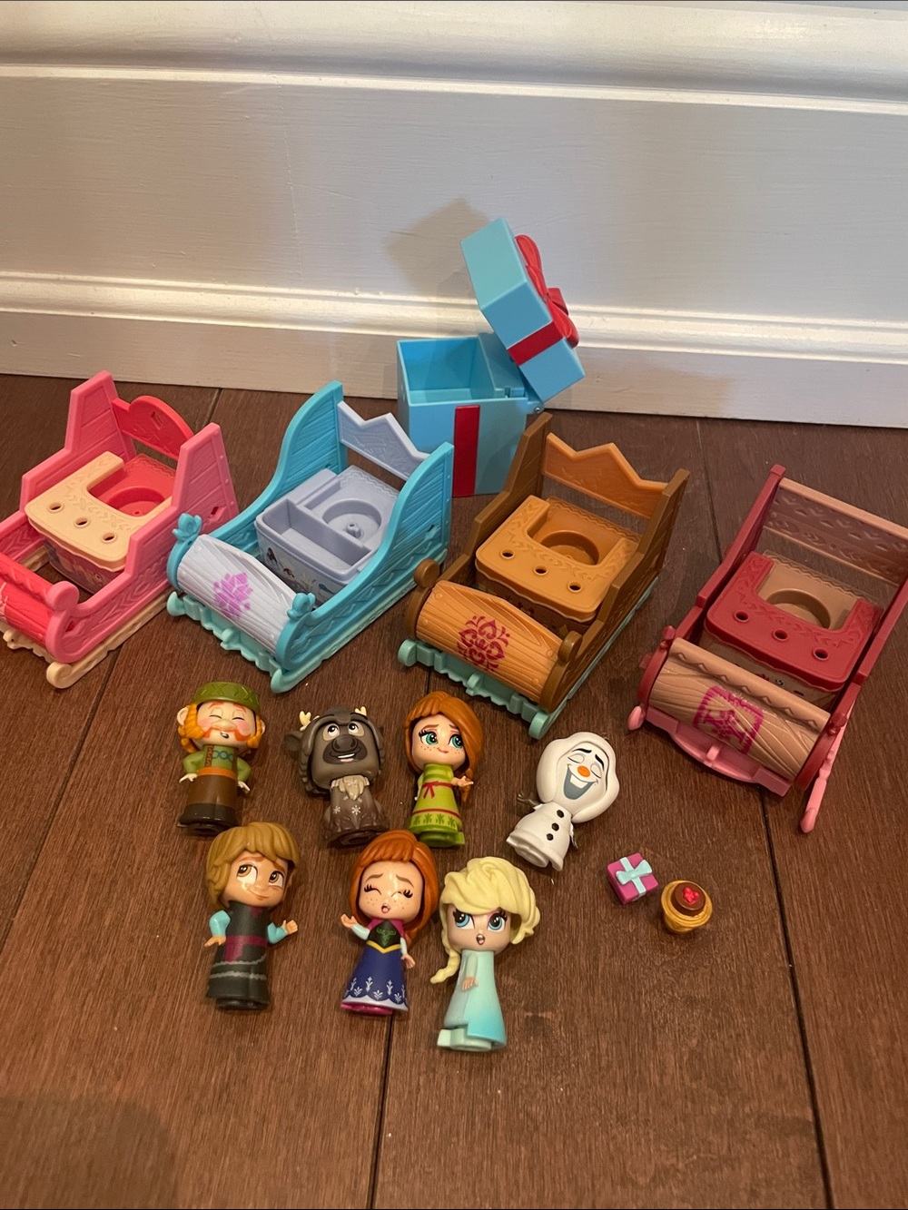 Disney Frozen Twirlabouts Playset - Pink, Blue, Brown